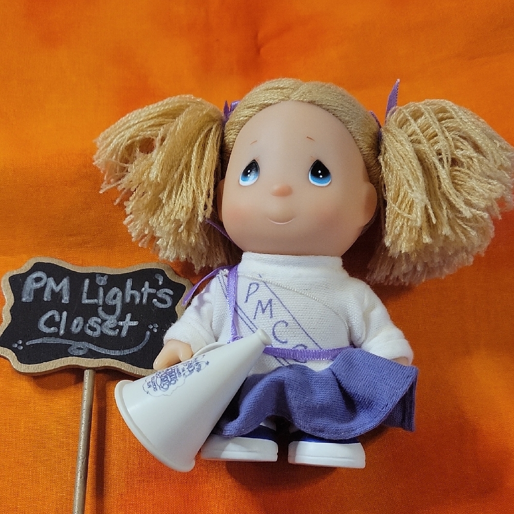 Precious Moments Cheerleader Doll Collector's Edition Purple White Blonde
